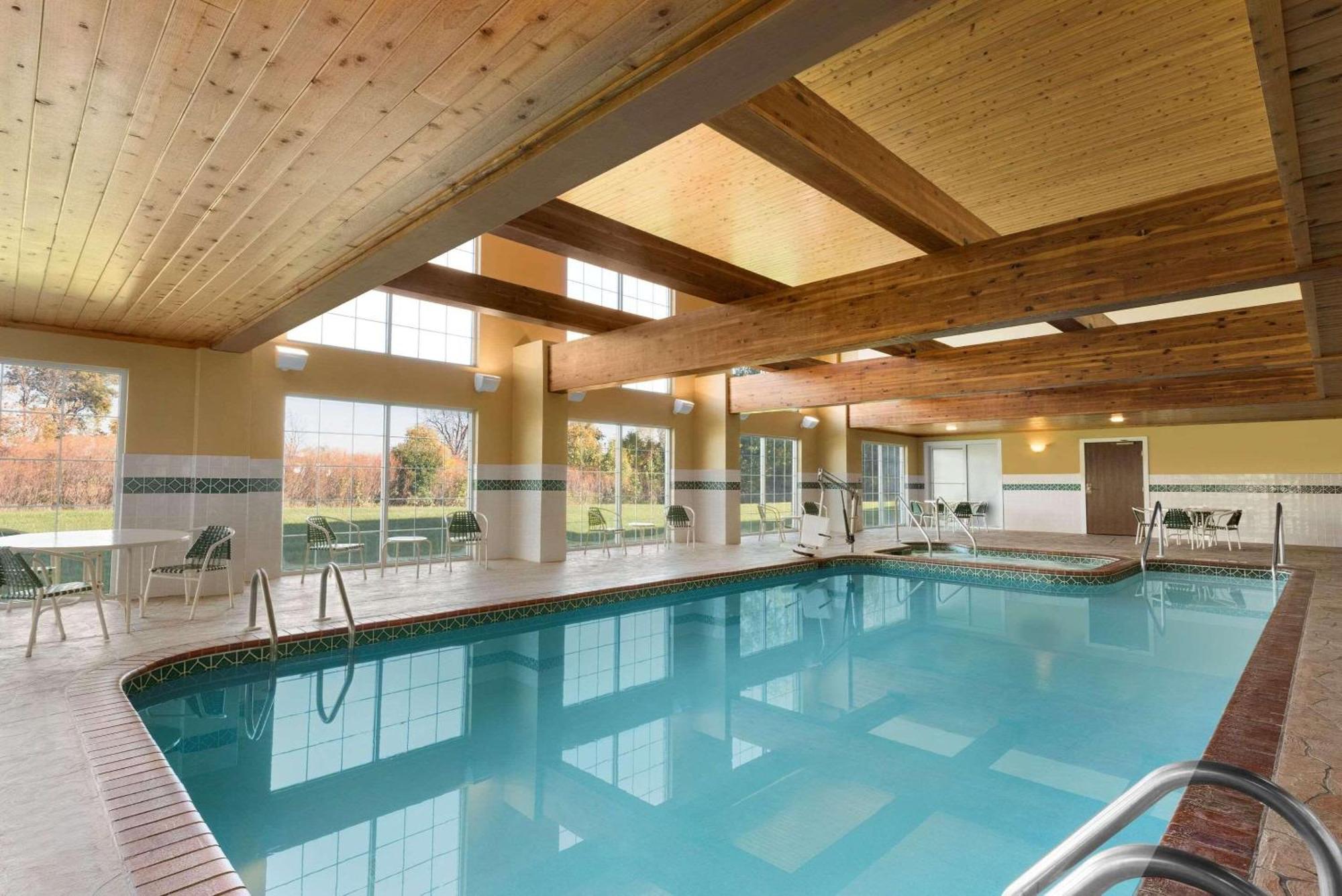 Country Inn & Suites By Radisson, Milwaukee Airport, Wi Extérieur photo